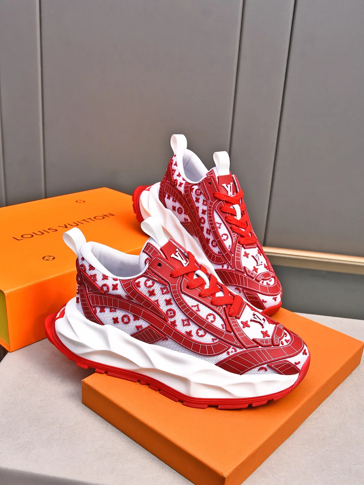 Men's shoes 💰580 📛📛【LOUIS VUITTON】Louis Vuitton 2024 new products👟Milan fashion catwalk style🇰🇾🇰🇾LV family logo, big-name style, a must-have for fashionistas⚠️Imported mesh with high-tech glue technology➕Cow leather➕Breathable mesh lining➕Genuine leather feet➕Special foam outsole👞Number 38-44 (45 46 custom-made)